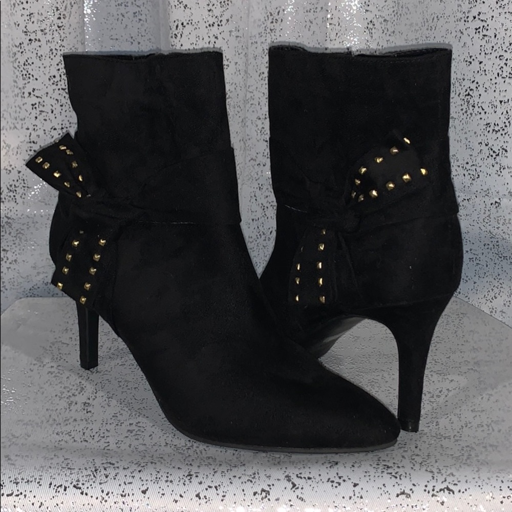 ⭐️BRAND NEW⭐️ Unisa Black Suede Heeled Bootie